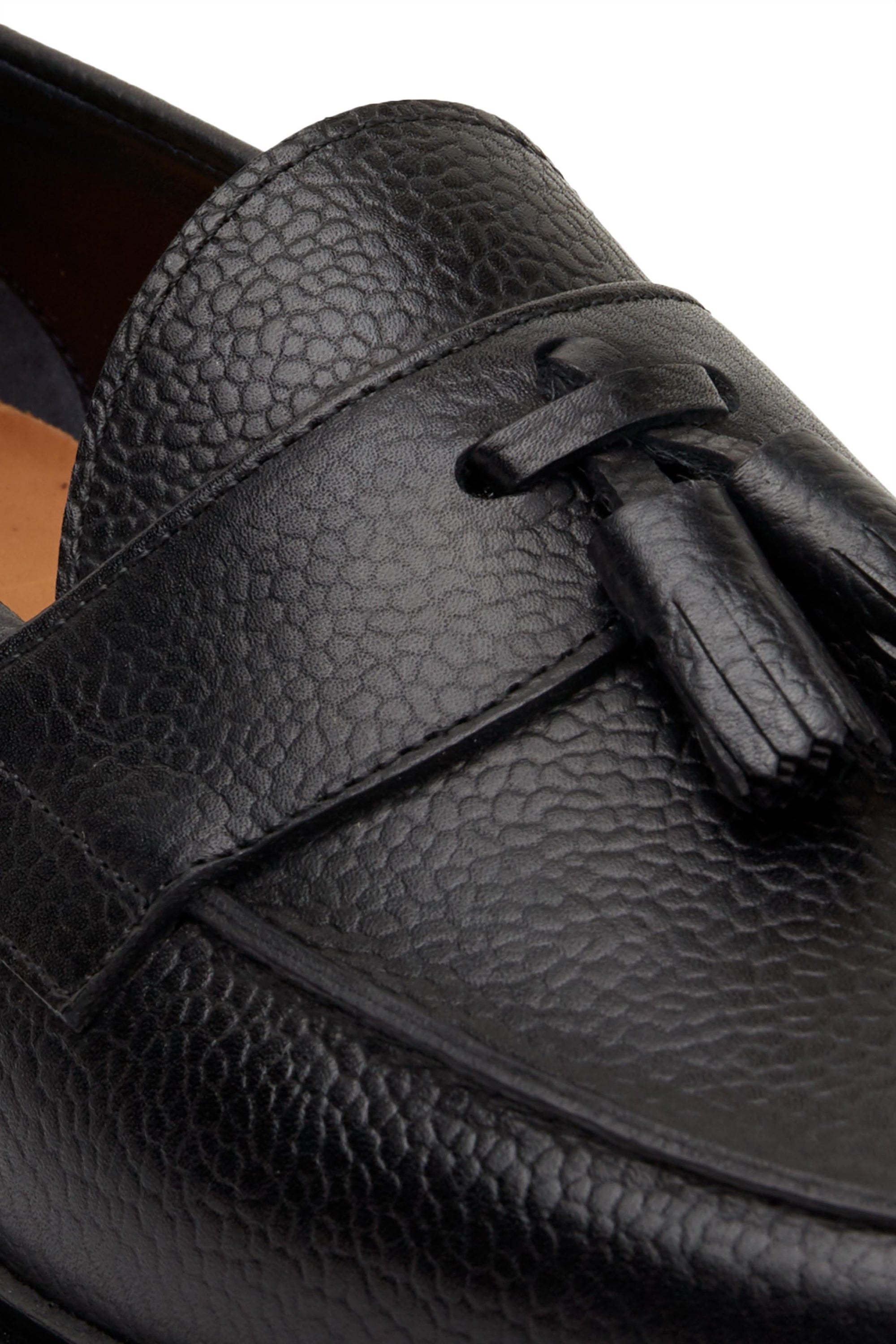 The Clásico Tassel Loafer, Onyx, Lug Sole